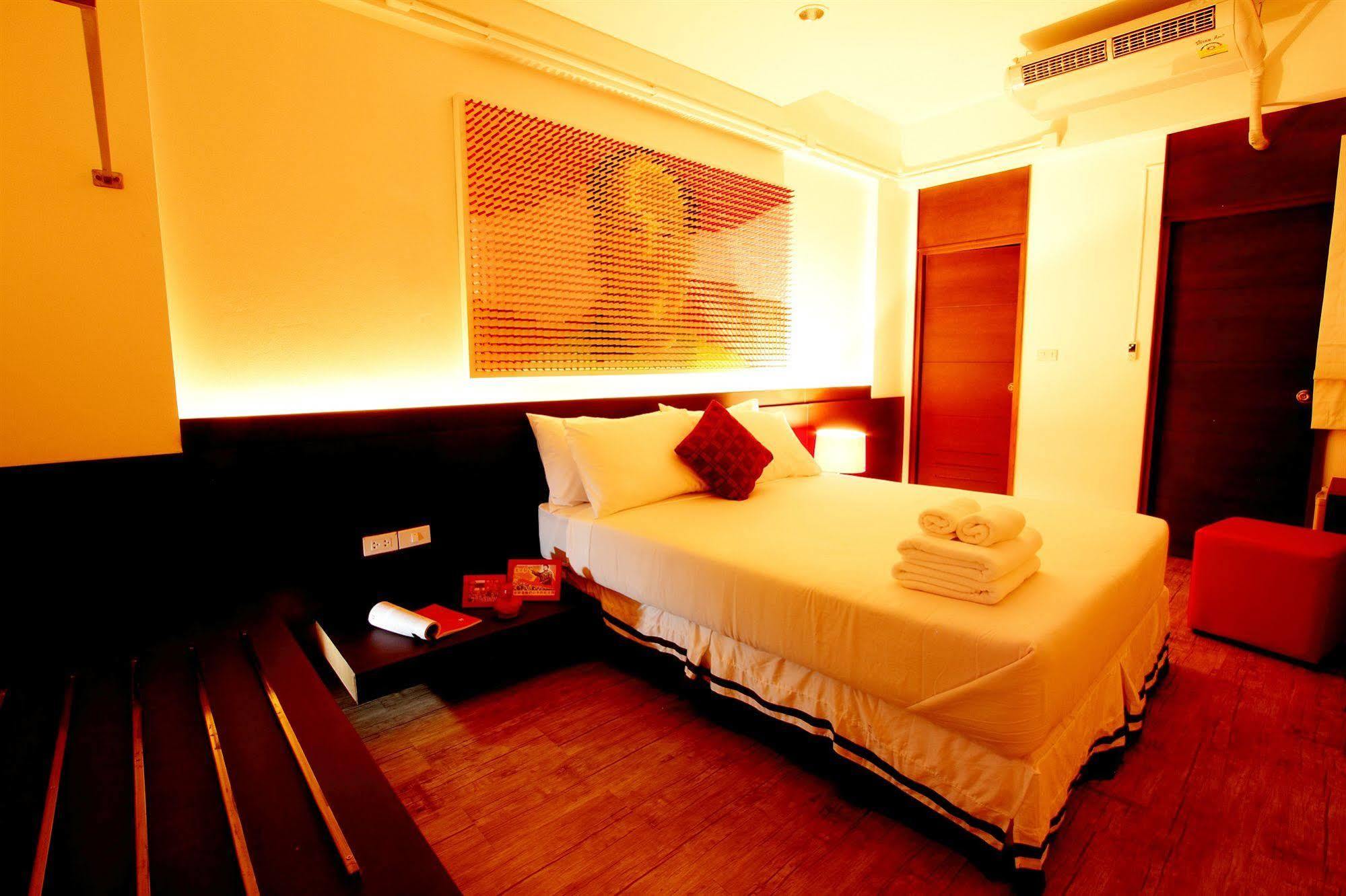 U431 Chaengwattana Hotel Нонтабури Екстериор снимка